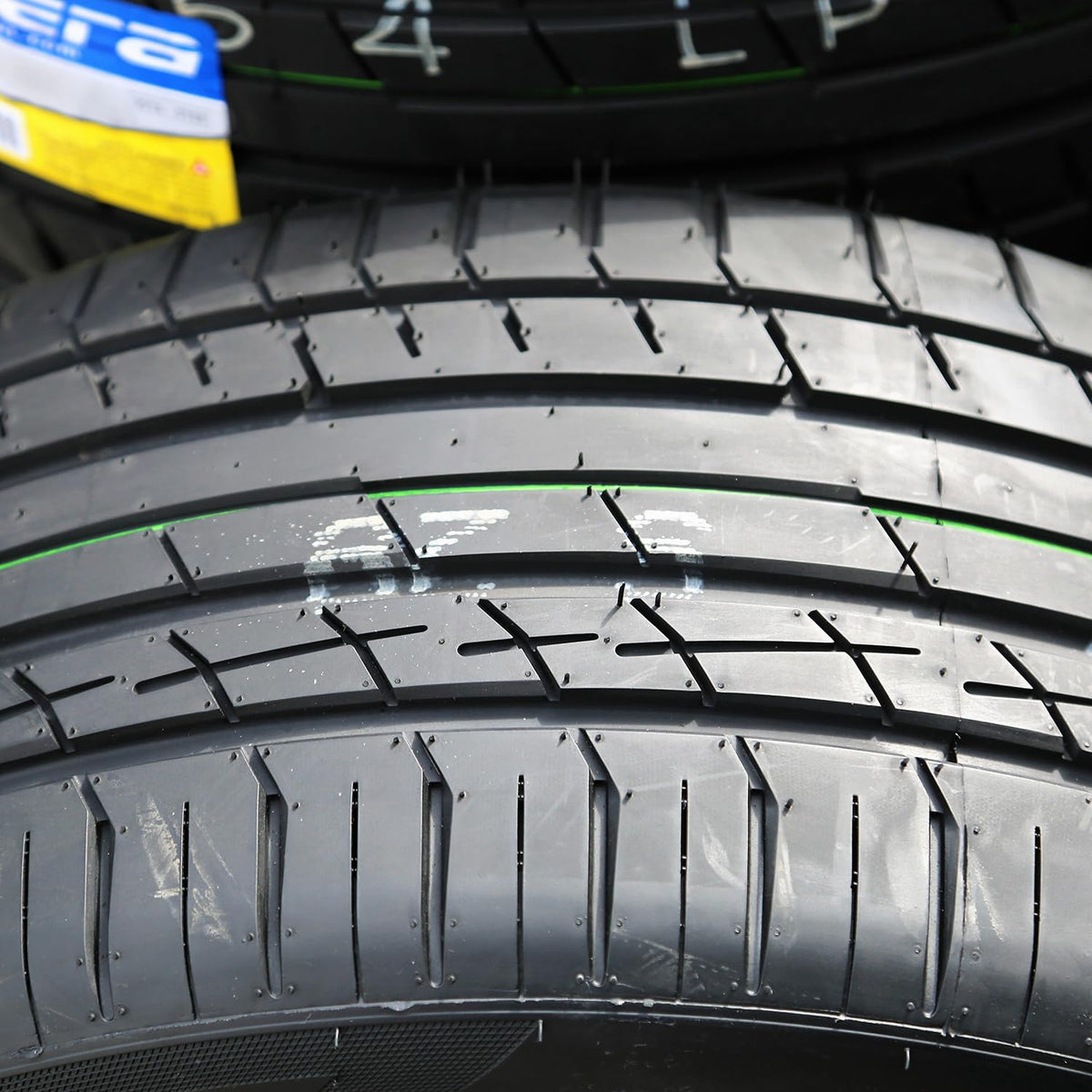 275/55R20 117V All Season XL Tire F6015